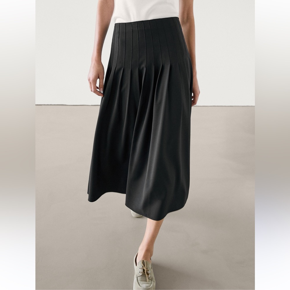 Massimo Dutti Black Pleated Midi Skirt with Yoke & Seam Details Size 34 NWT